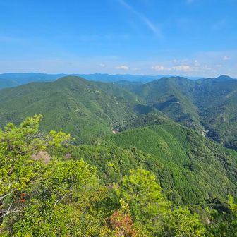 雄岳の頂上手前からの方が眺望が良い