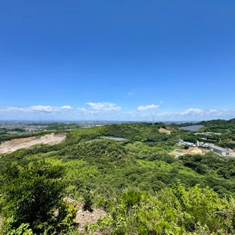ピラミッドピークからの眺め
雨上がりの真っ青な空