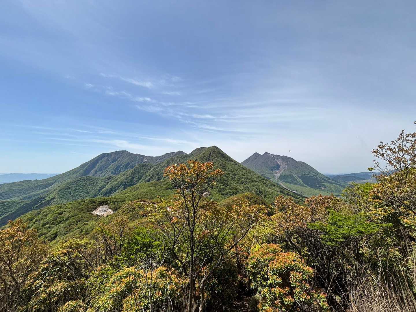 伽藍岳西峰往復 | 噴煙ただよう活火山。下山後は名湯・塚原温泉への写真