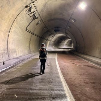 釜トンネルは明るく
11% 勾配の登りはスキー場で言うと
初心者ゲレンデ並み