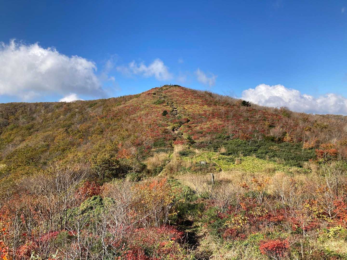 立烏帽子山に登る途中からみる池ノ段