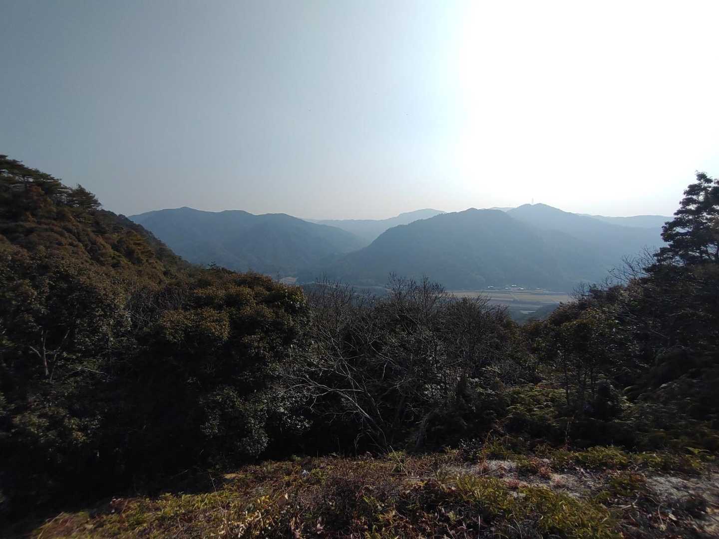鉄塔横から東方向です