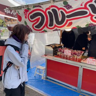 さてさて🤤お楽しみの屋台♪
好物のりんご飴🍎
悩むフリ笑