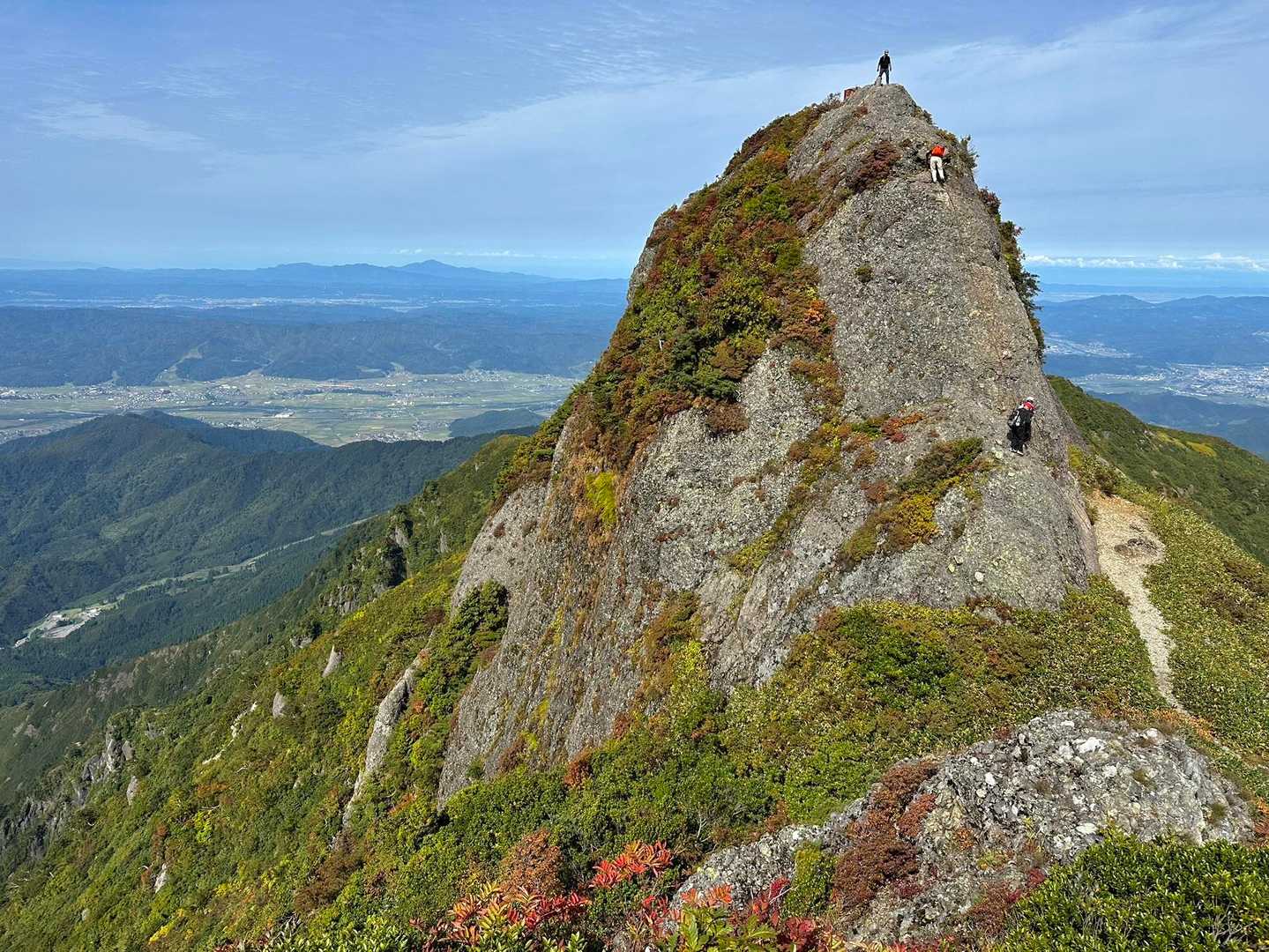 大日岳。
これから紅葉がどんどん進む。