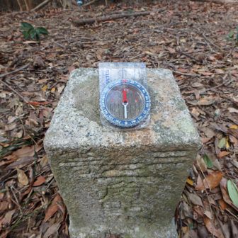鯖釣山山頂
三等三角点
点名	湯玉