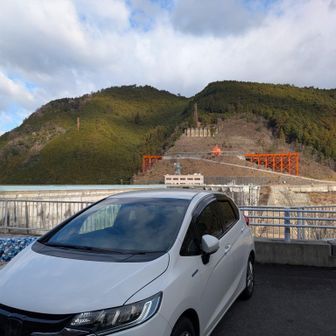 只今の気温４℃
後ろに見える　よろいやまへ