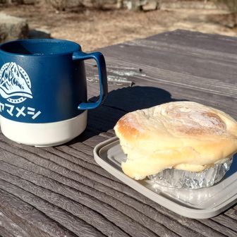 おやつは、ネコにはあげないよ。