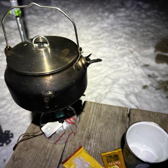 取り急ぎ暖を取りながら日の出待ち☕️