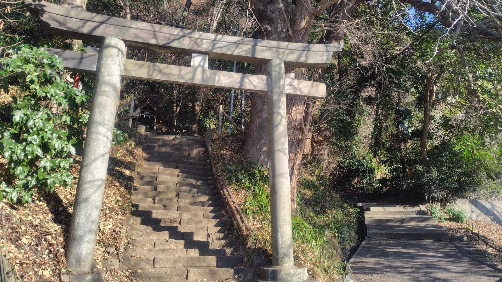 登山口に、