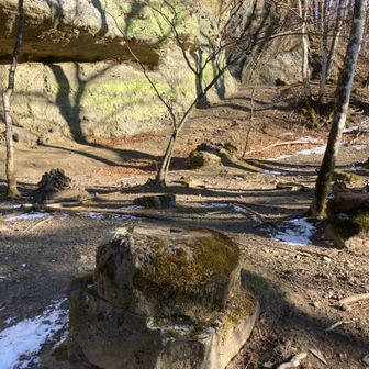 修験場。何か建物があったみたいですね。