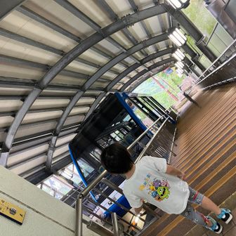 名残おしいですが、ケーブル下山します