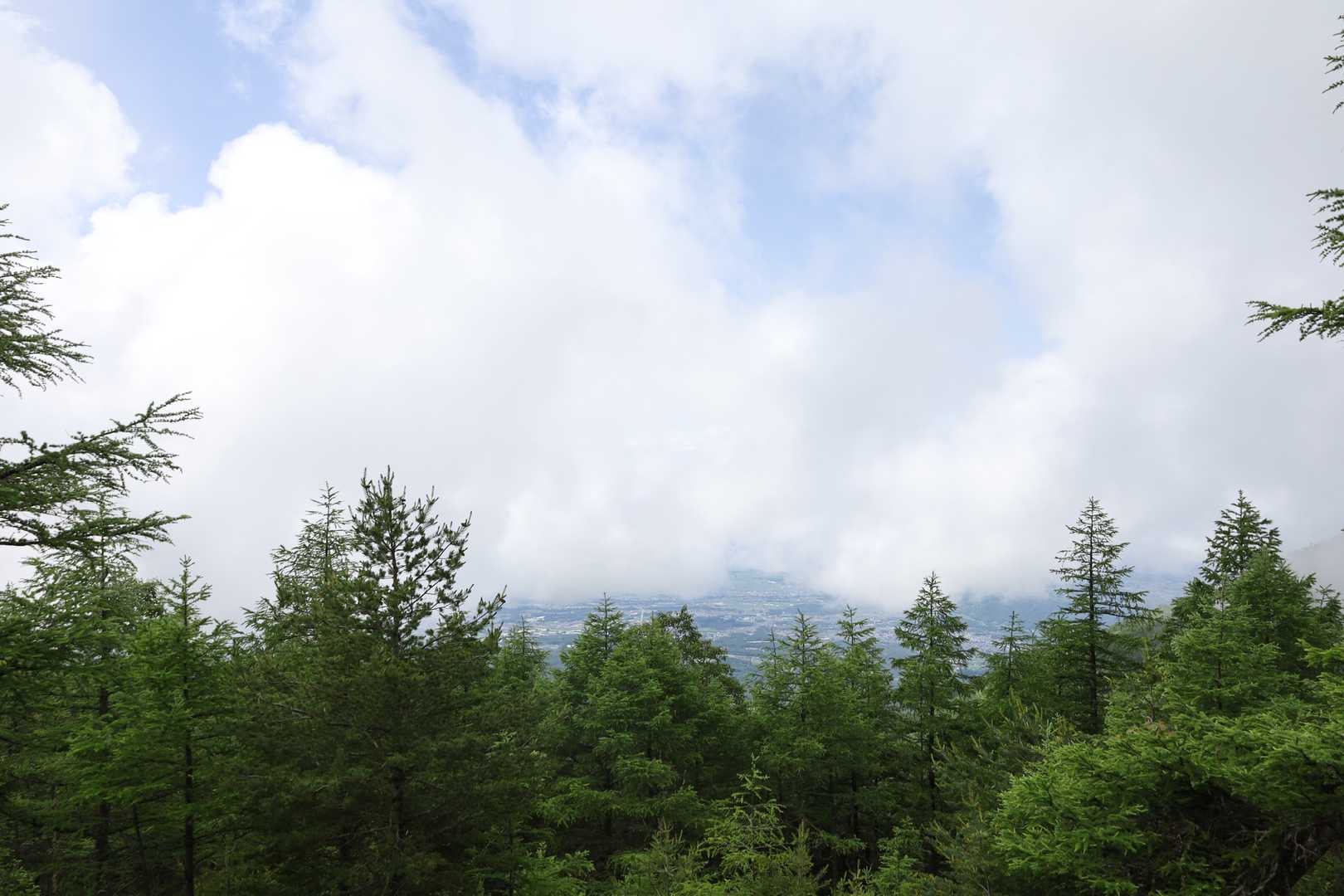 雲が多いけど青空も見えます
晴れてくれ～
