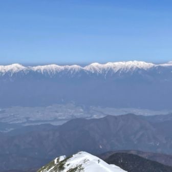 中央アルプスの山塊