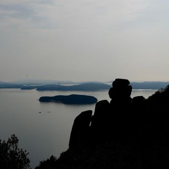 岩のシルエットいいね