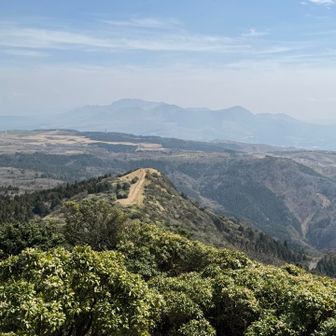 女岳から阿蘇方面は絶景✨