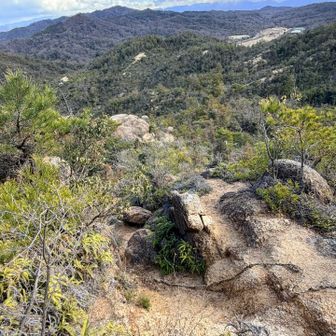 降ると割岩がある