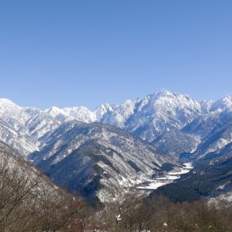 この角度だと細蔵山方面の山が風の谷のナウシカのダンゴムシみたいなオームに見える👀のは僕だけでしょうか…😅