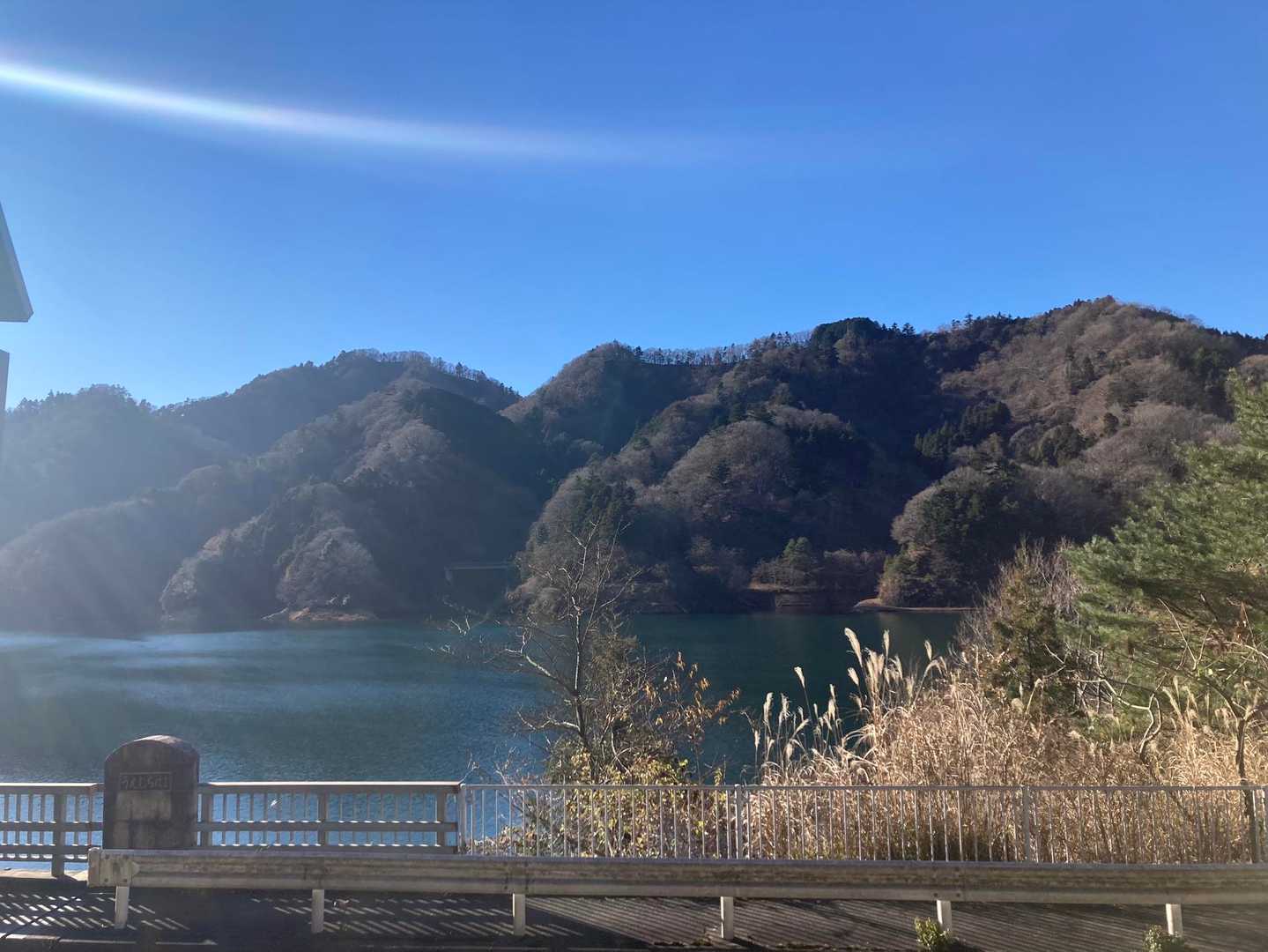 実は週末日帰りで名古屋へ出かけ15キロほど歩き(山ではない)、脛の張りと腰痛が残っていました。
山へ行かないとてんで運動不足気味。
すぐ体のあちこちが痛みだします…🤦‍♀️💦
