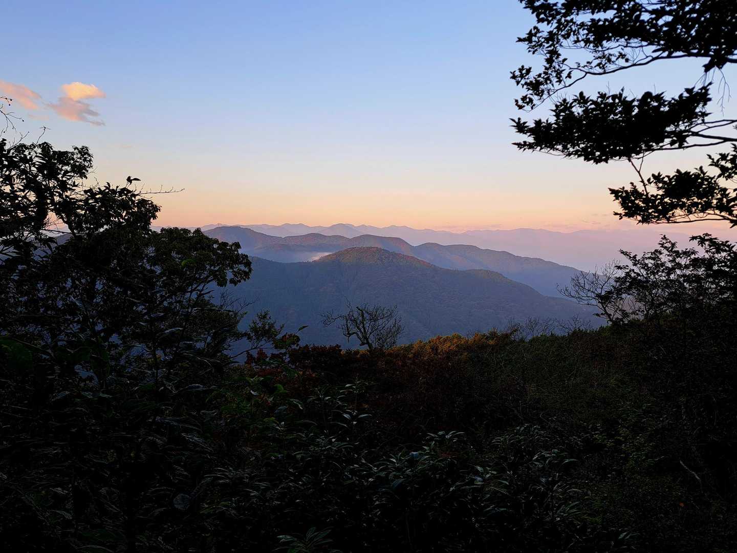 妙義山方面かな？
良い景色でした🌅。