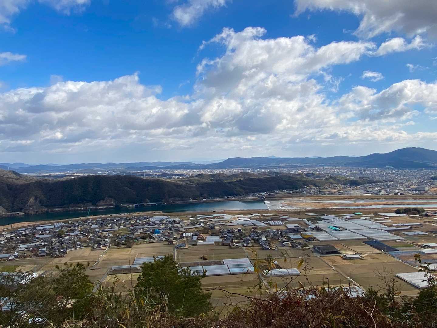 右端の山は福山です。
青空も広がり眺望良し👌