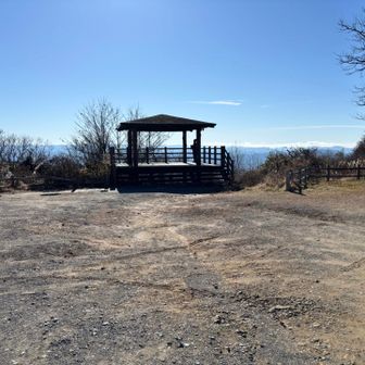 紀の川側の見晴らしデッキ。
景色が見れそう。