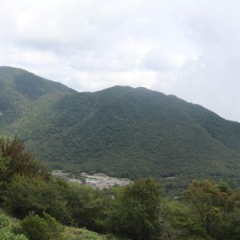 途中のスポット　正面に赤城山
大沼がチラリ　