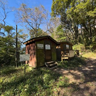 山頂手前のバイオトイレ

この辺からはよく歩くコース

おなじみ、、、

いや、ご存知！