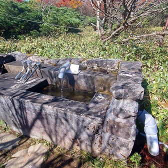 山荘そばに水場あり