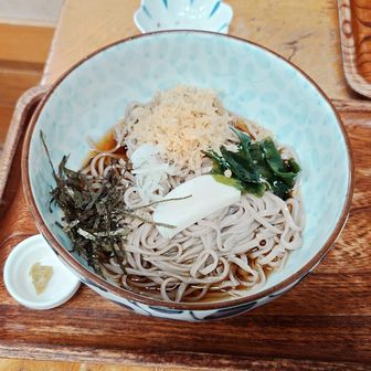 今日も「塚本みやげ店」さんで美味しいお蕎麦いただきます。