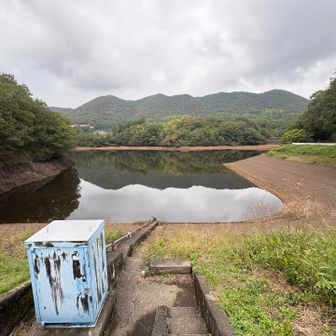 寒洞池から北方向を望む。正面はおそらく太平山、金山、小太山、大岩山などの稜線。