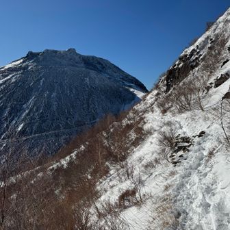 日差しで雪が緩みはじめてきた
