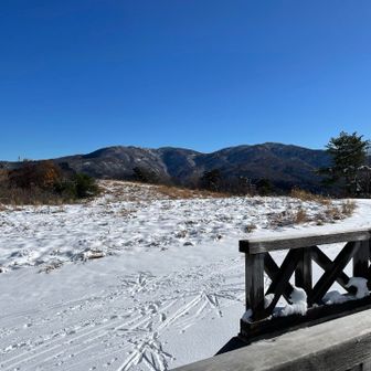 キゴ山展望台から医王山を望む