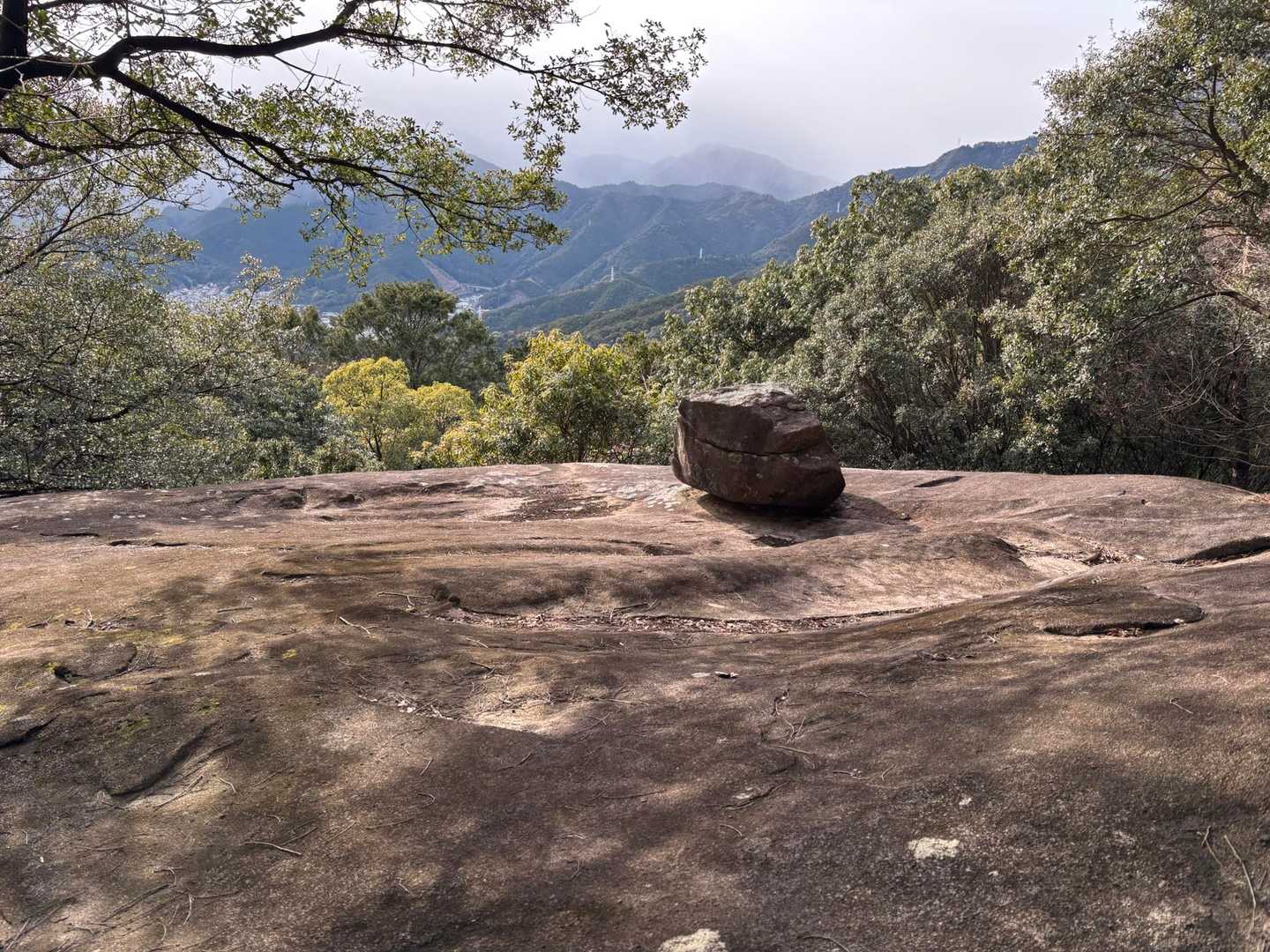 八畳岩
以前TVで、ヨガをされてました