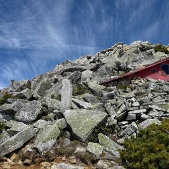 前常念岳、避難小屋。