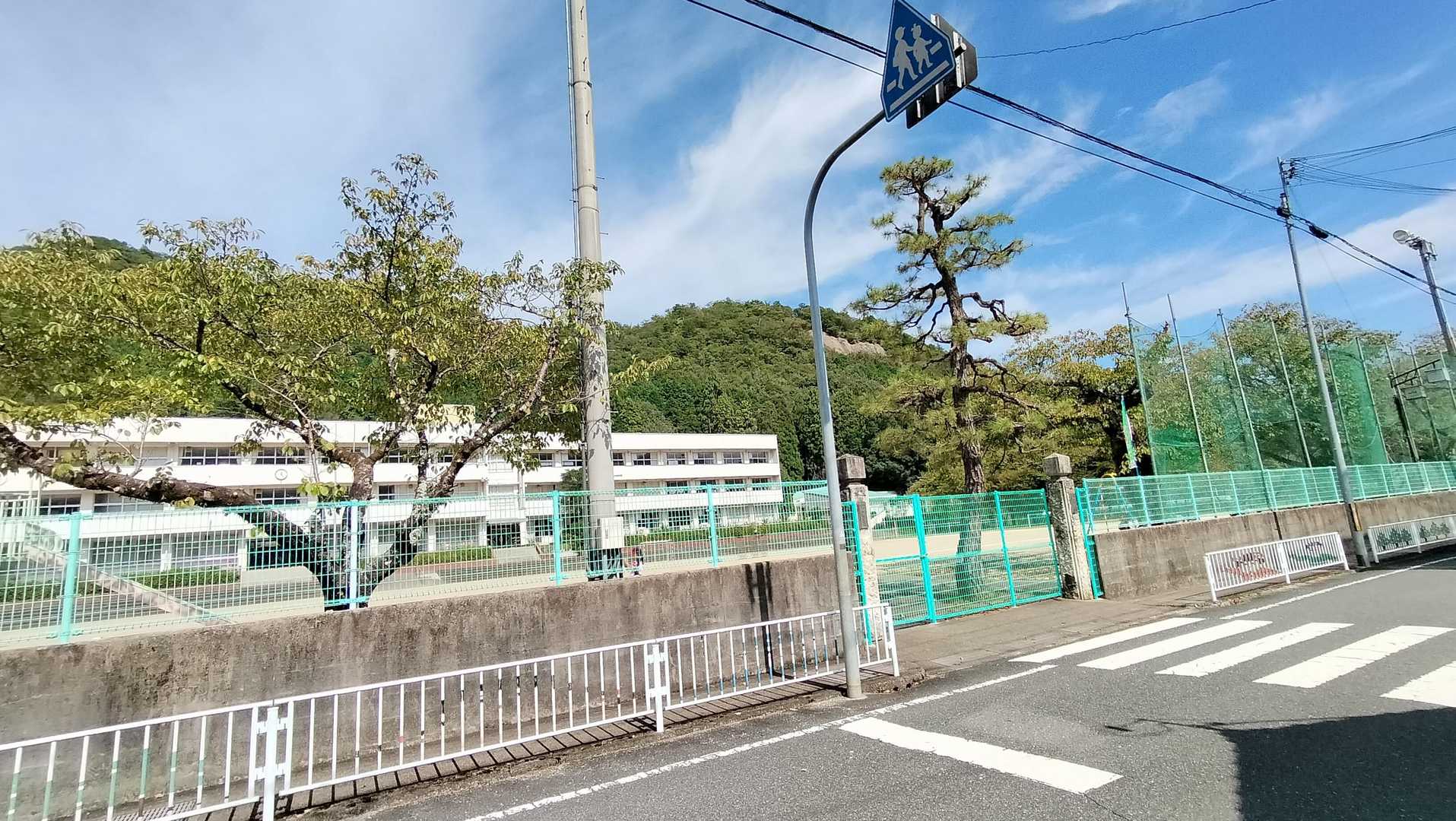 和田小学校を通りすぎて、