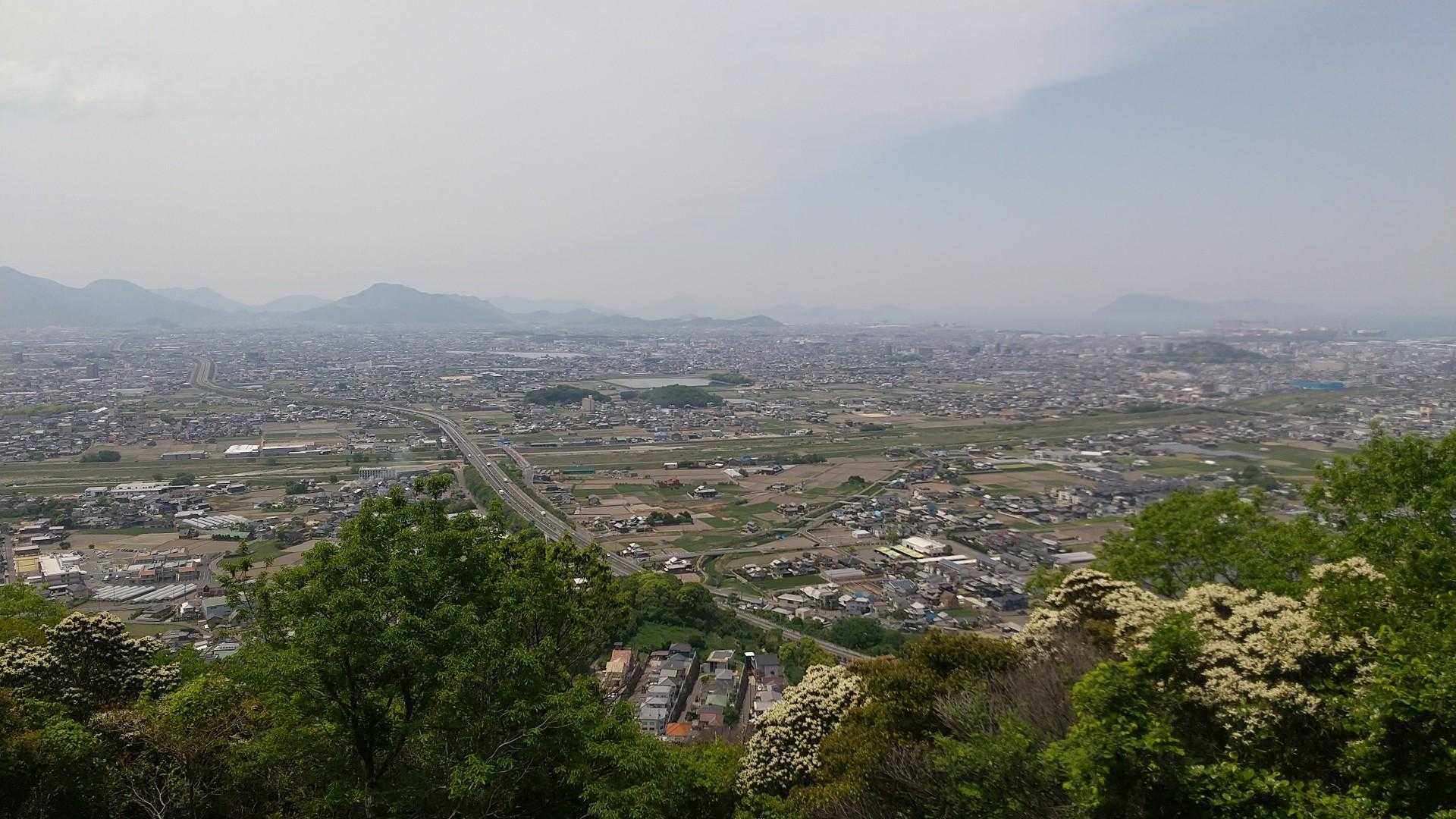 あれは国道よねぇ🤔山ばかりもいいけど、たまにはこんな景色もいいな～✨