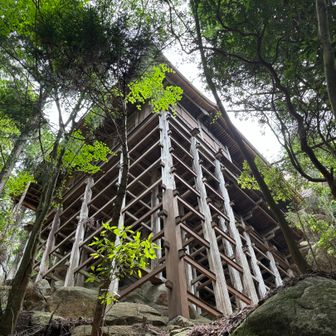 舞台造りのお堂が立派🤩