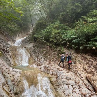 水量豊富

白ザレに流れる水の綺麗なこと