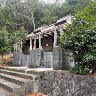 登山口手前にトイレあります