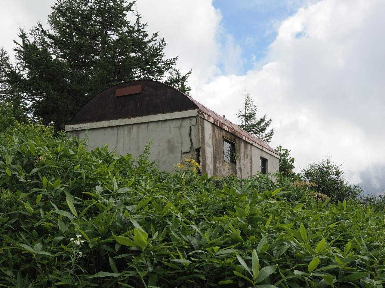 下山の時に避難小屋へ寄り道