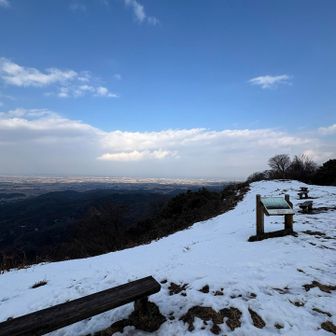 雪を想定して長靴👢できたけど、
山頂にうっすらあるだけでしたよー✨✨
お天気もなんとか持って、寒くないし丁度いい