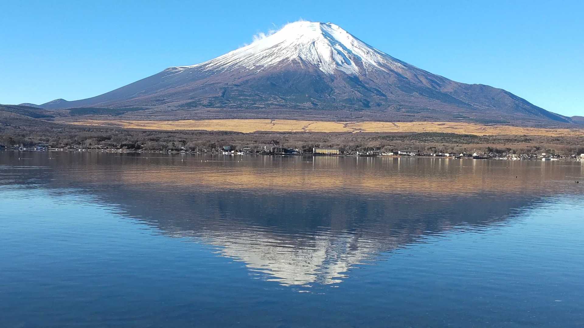 この時間はまだ観光客疎らで
心おきなく富士山を独り占め
綺麗で雄大な富士山を鑑賞出来ました♪