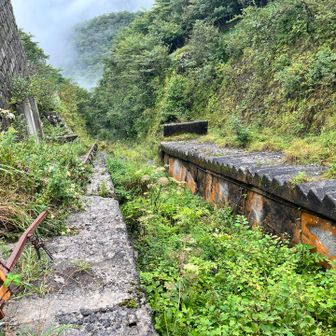鳥居峠にある赤城山頂駅跡

ここには旧駅舎を改装した「ほぼの駅 AKAGI」というおしゃれなお店があります

でも、まだ時間が早いので開いてませんが(^^;)