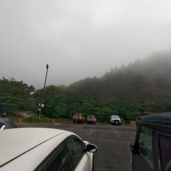 パラパラ小雨🌂になったので😁
悪天候を受け入れる😅

５台は出て行った😭
そりゃそうだよね