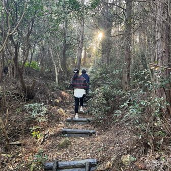 みんな普段着ですw

まあまあな階段😂