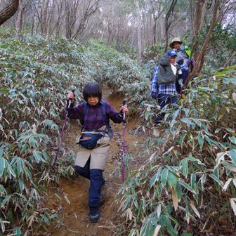 抉れたところを降ります。