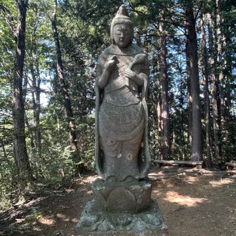 中沢山に到着
観音様がおられ足元には龍が