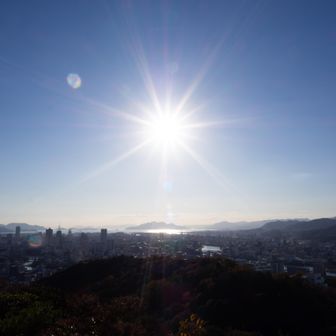 山頂よりパノラマが広がってて、良いソファですね