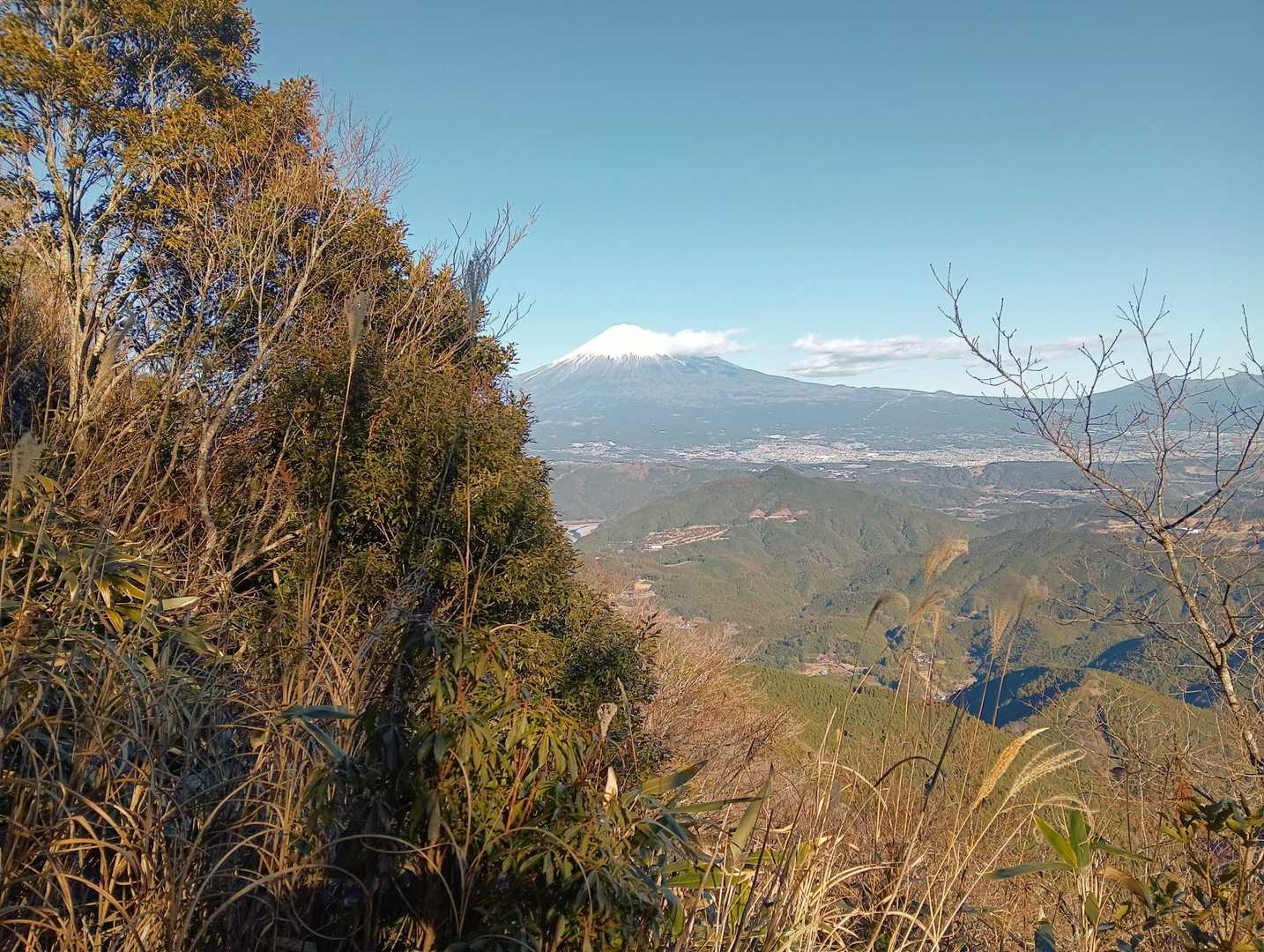 平治の段から進み
海晴の展望台から眺める
富士山がはっきりと