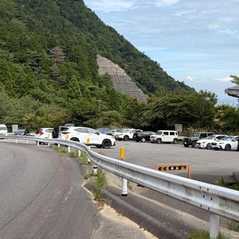 今日は久しぶりの晴れだから、平日ながら登山者さんは多め🚙🚕🚗